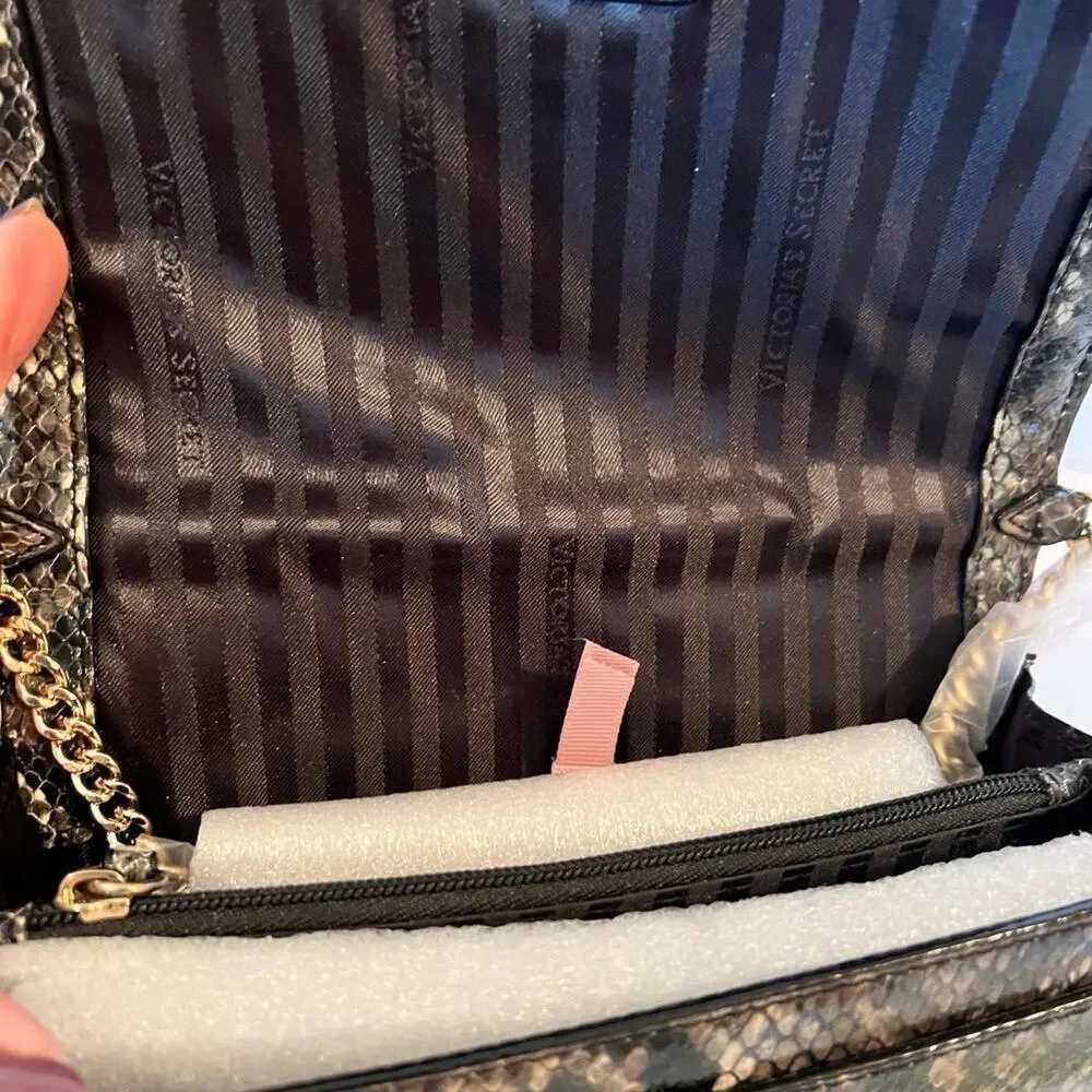 Victoria’s Secret ladies wallet, clutch, faux snakeskin - Picture 7 of 12